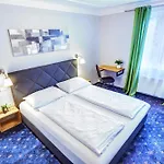 Smarthotel Schmid - Restaurant & Bar Inhouse - Naehe Schlossteich ホテル *
