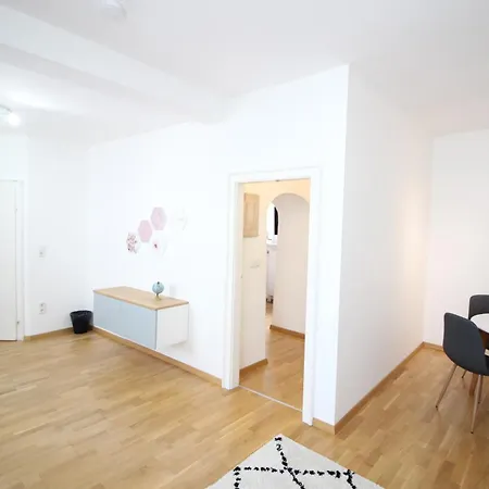 Smarthotel Schmid - Restaurant & Bar Inhouse - Naehe Schlossteich *