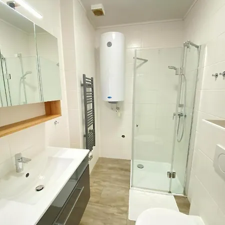 Hotel Smarthotel Schmid - Restaurant & Bar Inhouse - Naehe Schlossteich *