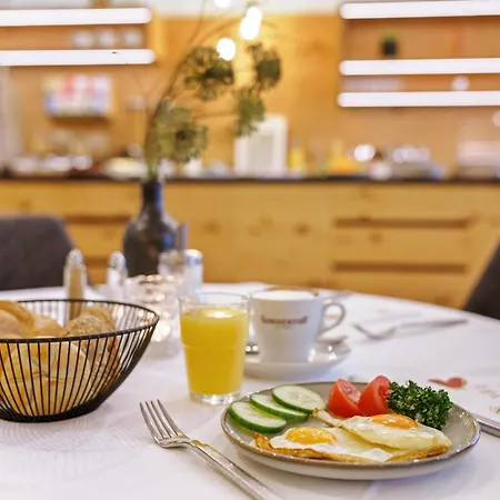 Hotel Smarthotel Schmid - Restaurant & Bar Inhouse - Naehe Schlossteich Sitzenberg