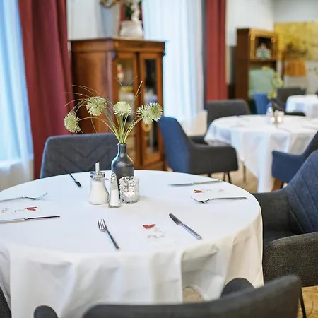 Smarthotel Schmid - Restaurant & Bar Inhouse - Naehe Schlossteich Sitzenberg