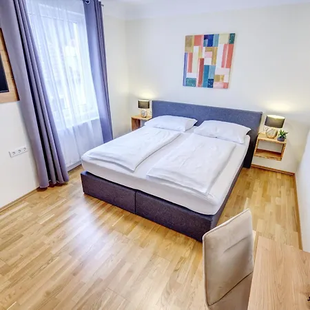 Hotel Smarthotel Schmid - Restaurant & Bar Inhouse - Naehe Schlossteich Sitzenberg
