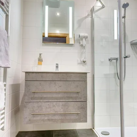 Smarthotel Schmid - Restaurant & Bar Inhouse - Naehe Schlossteich Hotel *