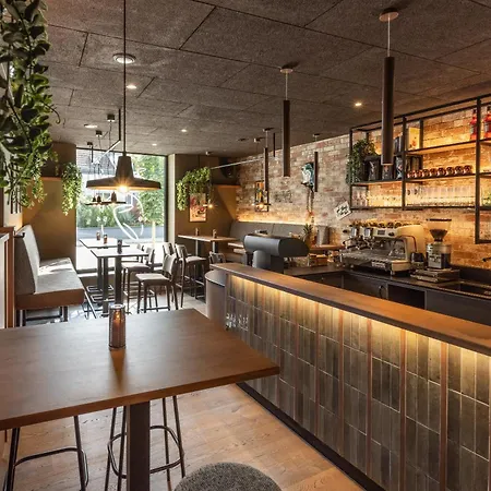 Hotel Smarthotel Schmid - Restaurant & Bar Inhouse - Naehe Schlossteich Sitzenberg