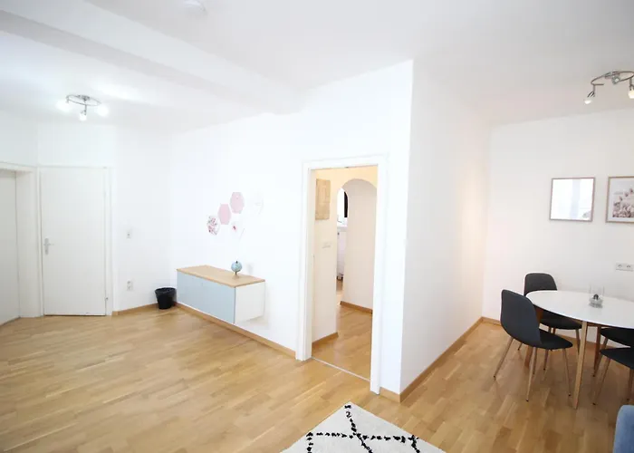 Smarthotel Schmid - Restaurant & Bar Inhouse - Naehe Schlossteich *