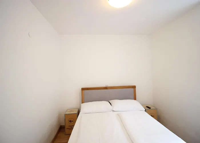 Hotel Smarthotel Schmid - Restaurant & Bar Inhouse - Naehe Schlossteich