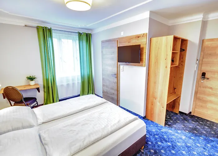 Hotel Smarthotel Schmid - Restaurant & Bar Inhouse - Naehe Schlossteich