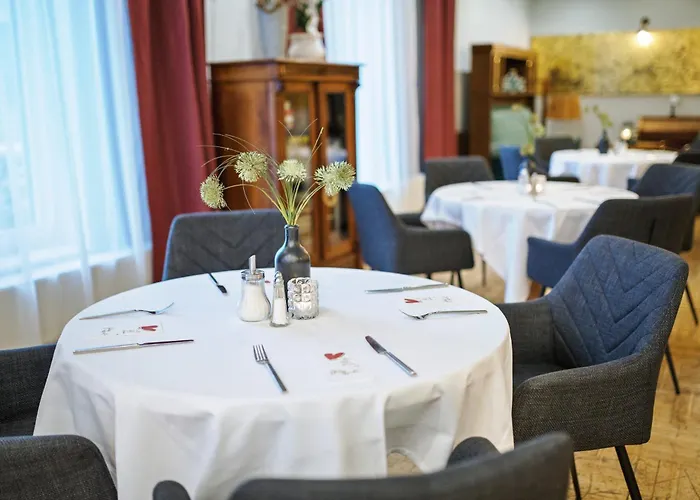 Smarthotel Schmid - Restaurant & Bar Inhouse - Naehe Schlossteich Sitzenberg