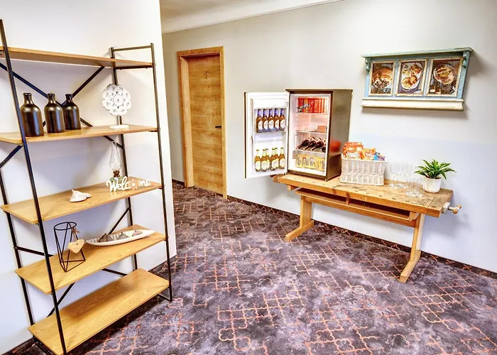 Hotel Smarthotel Schmid - Restaurant & Bar Inhouse - Naehe Schlossteich