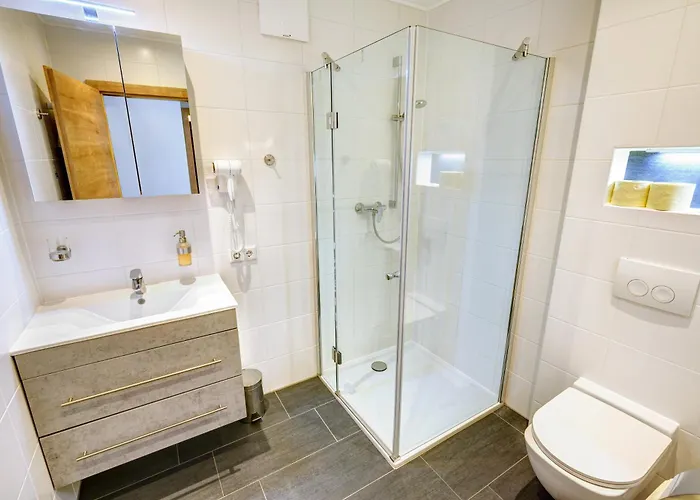 Smarthotel Schmid - Restaurant & Bar Inhouse - Naehe Schlossteich