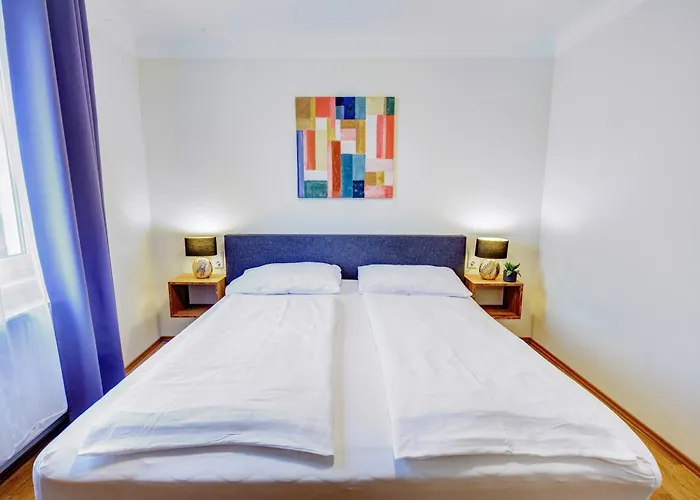 Hotel Smarthotel Schmid - Restaurant & Bar Inhouse - Naehe Schlossteich